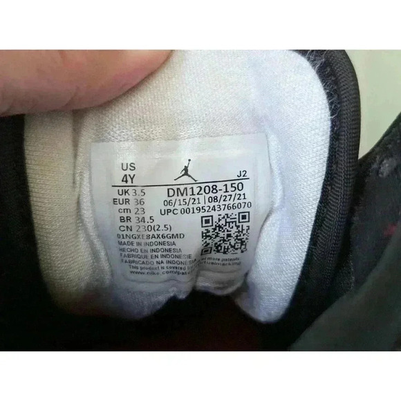 Nike Air Jordan 1 Mid SE GS Sz 4Y Ugly Sweater Red Black Christmas DM1208-150 - Picture 7 of 16